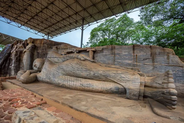 Зображення лежачого Будди в Гал Віхар — стокове фото