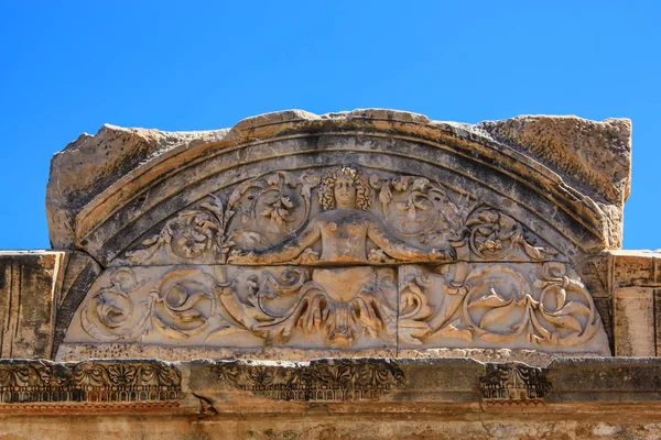 hadrian Tapınağı Efes, Türkiye'de
