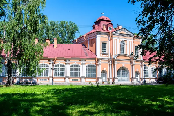 ST.PETERSBURG, RÚSSIA - JUNHO, 2015: MONASTERY — Fotografia de Stock