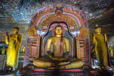 Buda staue Dambulla tapınakta mağara içinde