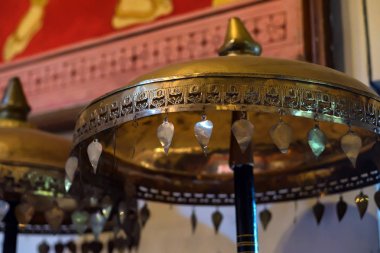 Vintage bronz metal chatra Tapınağı'nda