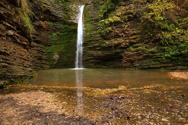 Cascada del bosque en el otoño —  Fotos de Stock