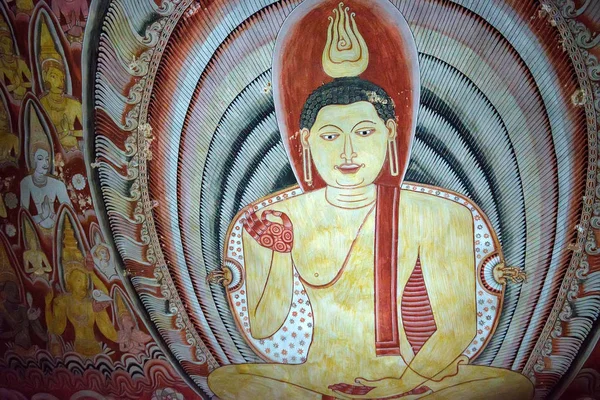 Immagini di Buddha meditante a Dambulla — Foto Stock