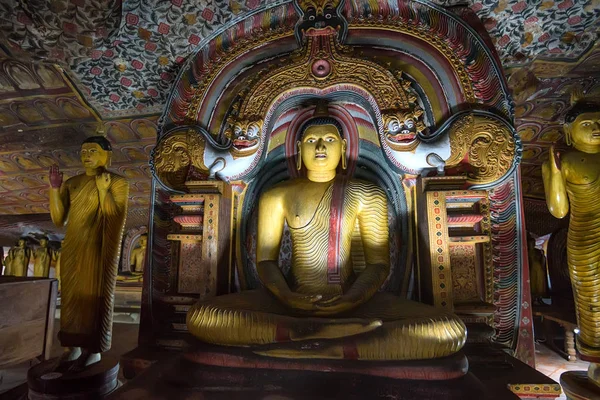 A barlang templom Dambulla Buddha staue — Stock Fotó