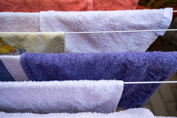Cerca de secado colorido ropa —  Fotos de Stock