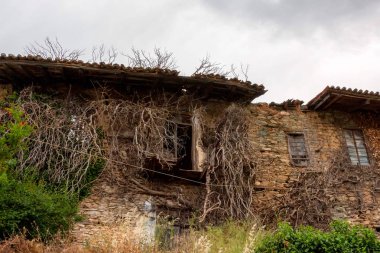 Terk Edilmiş Eski Ev