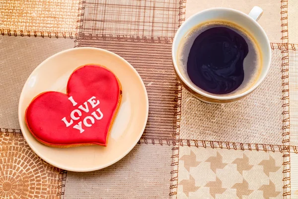 Top view romantic breackfast with flowers — Stock Photo, Image