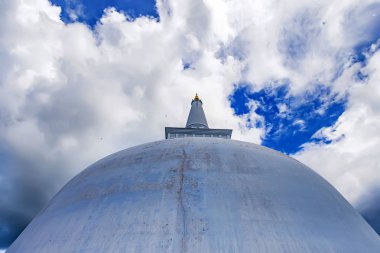 Ruwanwelisaya dagoba in Anuradhapura
