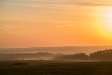 Puslu gündoğumu güzel manzarasına Vadisi