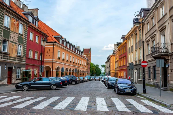 WARSAW, POLONIA - JUNIO, 2012: Calles de Varsovia — Foto de Stock