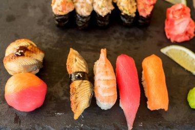 Taze ve lezzetli suşi.