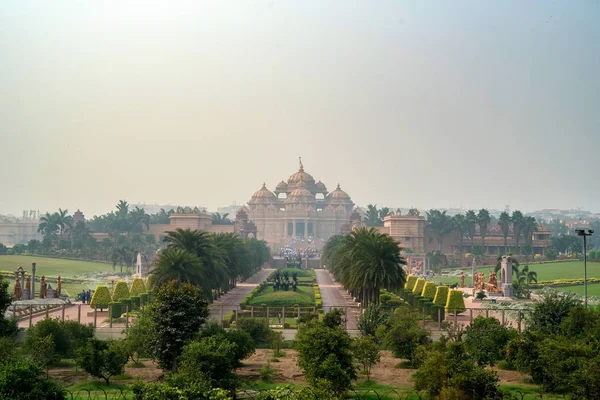 Fachada de um templo Akshardham em Delhi, Índia — Fotografia de Stock
