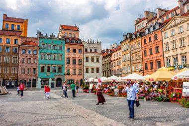 Varşova, Polonya - Haziran 2012: Old Town pazar yeri
