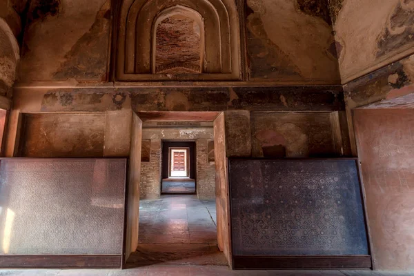 Kırmızı Agra, Hindistan içinde yer alan kale