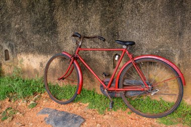 Vintage kırmızı bisiklet