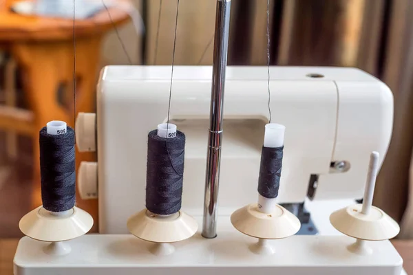 Швейная машина Overlock — стоковое фото