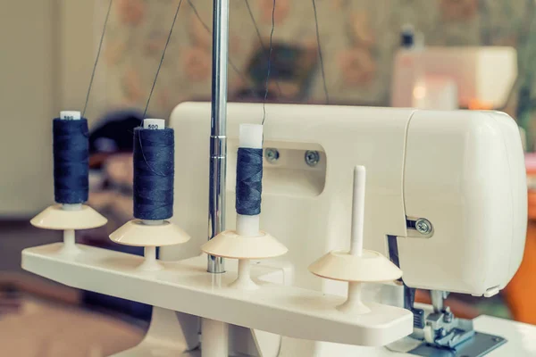 Швейная машина Overlock — стоковое фото