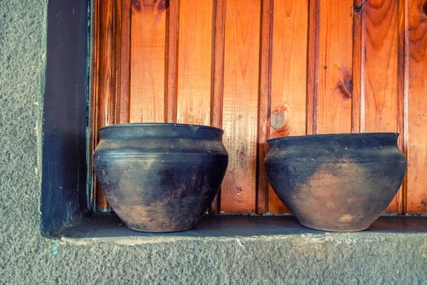 Keramická hnědá ručně vyrobené rustikální hrnce — Stock fotografie