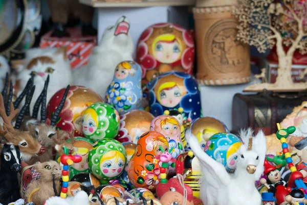 Russische souvenirs bij de markt — Stockfoto