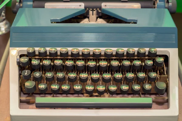 Old vintage typewriter with Cyrillic font — Stock Photo, Image