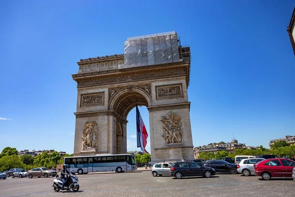 PARÍS, FRANCIA - JUNIO 2014: Arco del Triunfo — Foto de Stock