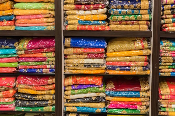 Textile et tissu sur le marché oriental — Photo