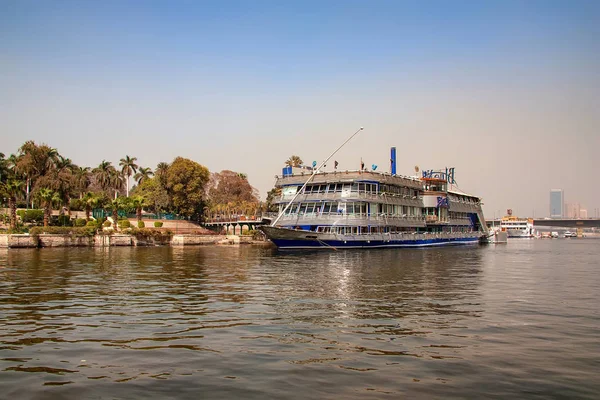 CAIRO, EGITO - MARÇO DE 2010: VISTA DE NILE — Fotografia de Stock