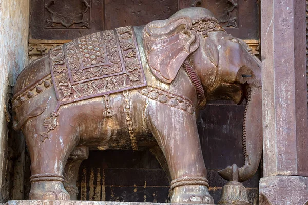 Beeld van de olifant in de Indiase stad Orchha — Stockfoto