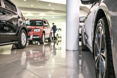 Galeride yeni arabalar