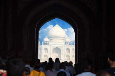 Agra, Hindistan Taj Mahal doğal kapı görünümü.