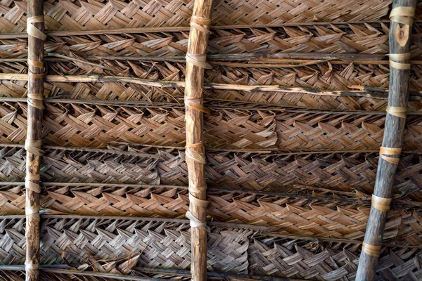 Taket gjort av torr kokos leaf vävning — Stockfoto