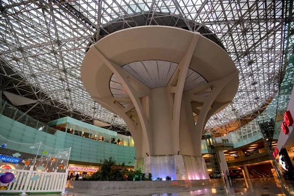 MOSCOW - CIRCA DEZEMBRO 2014: Interior do aeroporto Vnukovo — Fotografia de Stock