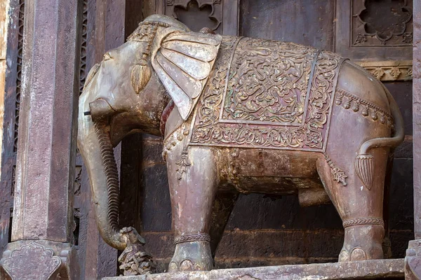 Beeld van de olifant in de Indiase stad Orchha — Stockfoto