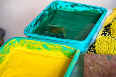 Doğal pulları ve kumaş boyası renkleri