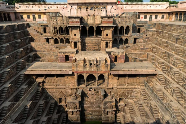 Знаменитий Чанд Baori Stepwell — стокове фото