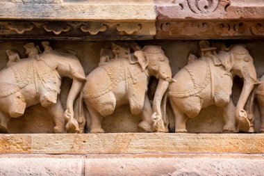 Askeri taşı sadık tapınakta oyma kapatın