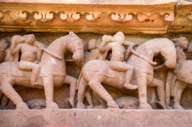 Askeri taşı sadık tapınakta oyma kapatın