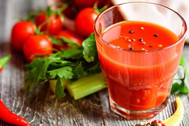 bardak domates suyu taze domates