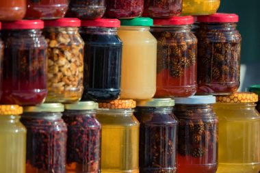 Balın içindeki fındık ve meyvelerin harika korunumu