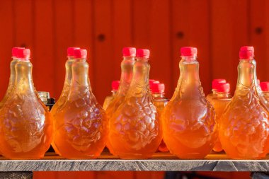 Ev yapımı mead çeşitli kavanoz