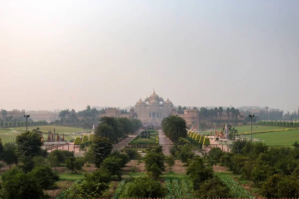 Fachada de um templo Akshardham em Delhi, Índia — Fotografia de Stock