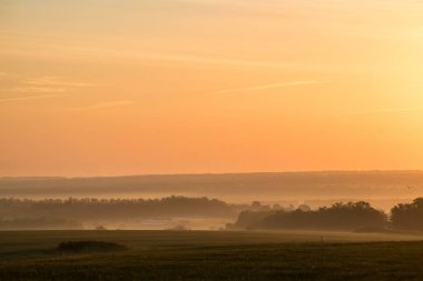 Puslu gündoğumu güzel manzarasına Vadisi