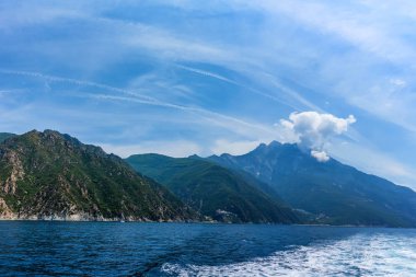 Panorama kutsal Mount Athos, denizden görüntülendi