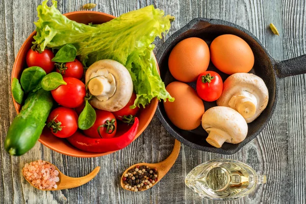 Vegetables, eggs and mushrooms. Rustic food — Stock Photo, Image