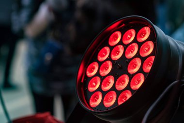 Açık sahne kırmızı ışık kaynağı