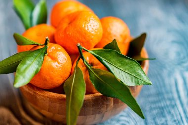 Tahtada portakal ya da mandalina.