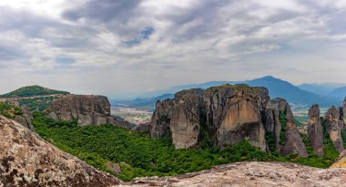 Meteora Manastır Manzaralı panoramik görünüm