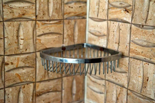 Κάτοχος σαπούνι σύρμα στον τοίχο στο μπάνιο — Φωτογραφία Αρχείου