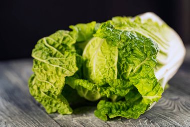 Napa veya ahşap zemin üzerine Çin lahanası