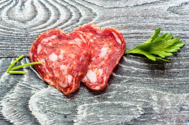 Tütsülenmiş sosis ve sebze yakın çekim